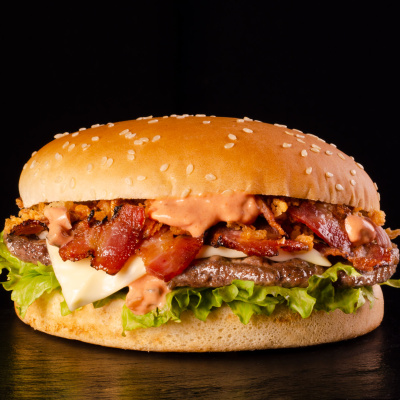 Бургер с беконом 
