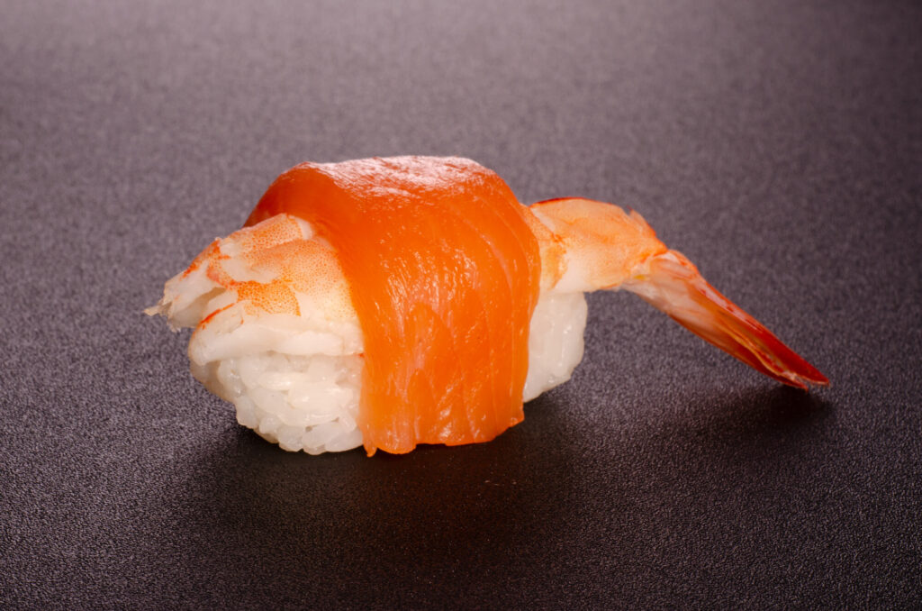 Нігірі з креветкою та лососем у Харкові