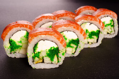 Рол Філадельфія з лососем та грушею у Харкові