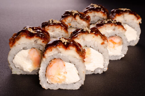 Ролл Філадельфія з вугром і тигровою креветкою темпура у Харкові