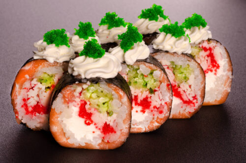 Рол Футомакі з лососем та крабом у Харкові