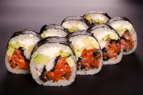 Рол Футомакі з лососем та тигровою креветкою у Харкові