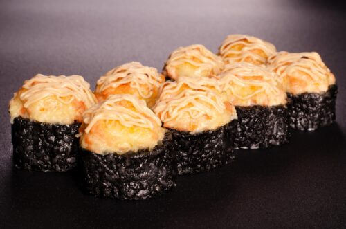 Рол запечений з вугром та лососем у Харкові