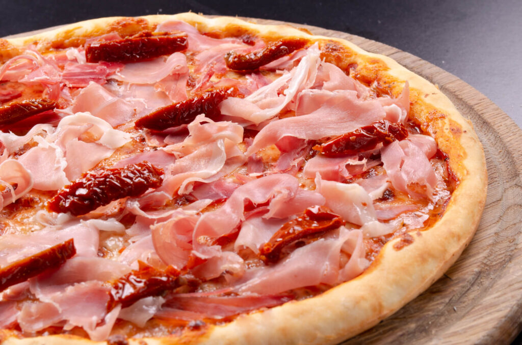 Піца З хамоном та в'яленими томатами у Харкові