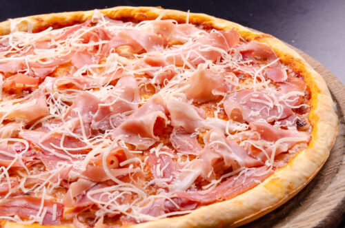 Піца з хамоном та пармезаном у Харкові
