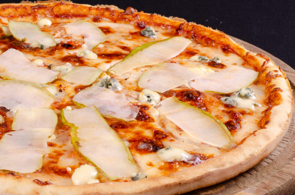 4 сири з грушею та ананасовим бортиком у Харкові