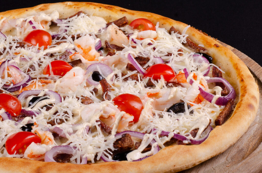 Пицца с кабаносами и креветками в Харькове