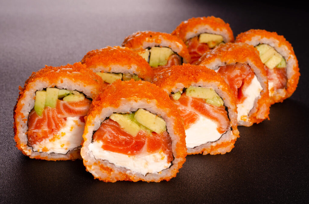 Ролл Калифорния с лососем и авокадо в Харькове
