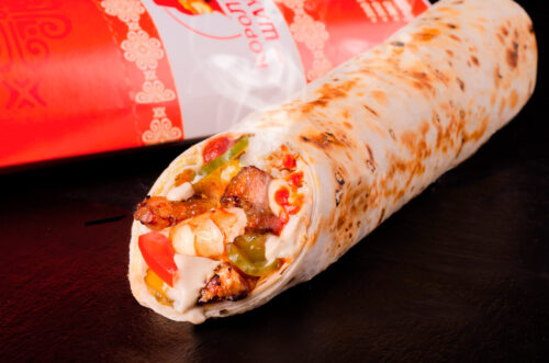 Шаурма з куркою, королівськими креветками та пармезаном у Харкові