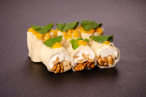 Солодкий рол з горіхами у Харкові